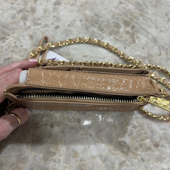 Jessica Simpson Chain Strap Crossbody Phone Holder - Picture 5 of 8